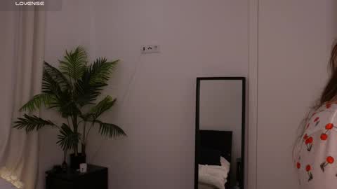 Snapshot of lilly_colins chatting on 01.18.25 Lilly Colins online show from 01.18.25