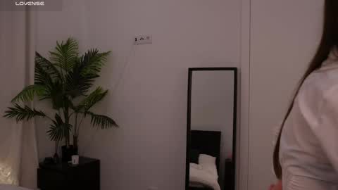 Snapshot of lilly_colins chatting on 01.23.25 Lilly Colins online show from 01.23.25