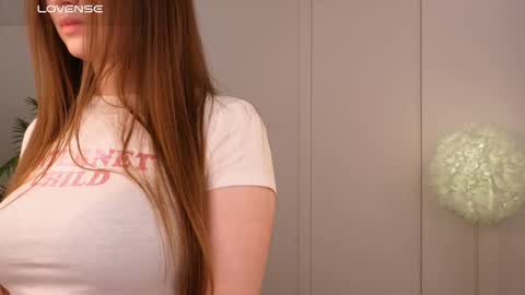 Snapshot of lilly_colins chatting on 01.25.25 Lilly Colins online show from 01.25.25