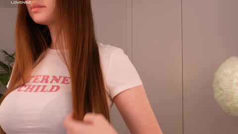 Snapshot of lilly_colins chatting on 01.29.25 Lilly Colins online show from 01.29.25