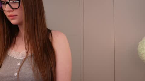 Snapshot of lilly_colins chatting on 01.31.25 Lilly Colins online show from 01.31.25