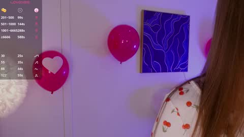 Snapshot of lilly_colins chatting on 02.14.25 Lilly Colins online show from 02.14.25