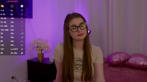 Snapshot of lilly_colins chatting on 02.23.25 Lilly Colins online show from 02.23.25