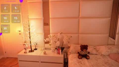 Lilly Colins online show from 02.07.26