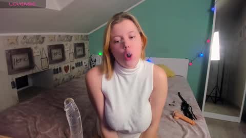 Lilly Depp online show from 12.19.24