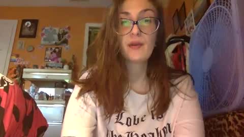 Snapshot of lillylushabae chatting on 10.13.25 hi guys im back on here 3 online show from 10.13.25