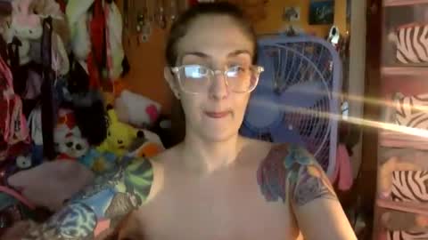 Snapshot of lillylushabae chatting on 10.20.25 hi guys im back on here 3 online show from 10.20.25