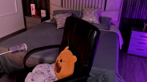 Snapshot of lillyortiz_ chatting on 11.07.25 Lilly Ortiz online show from 11.07.25