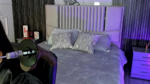 Snapshot of lillyortiz_ chatting on 11.14.25 Lilly Ortiz online show from 11.14.25