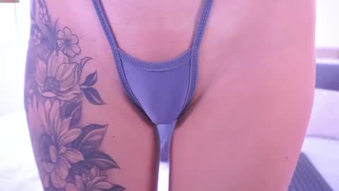 Lilly Thompson  online show from 01.02.25