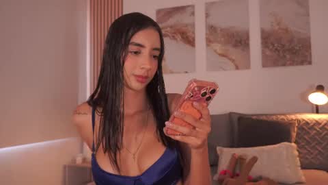 Lilly Thompson  online show from 04.12.26