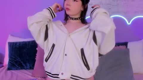 Lilou online show from 11.04.25