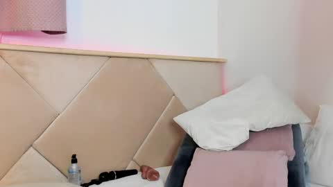 Lilou  online show from 01.12.25