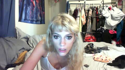 Snapshot of lilvioletxxx chatting on 09.13.25 Little Violet online show from 09.13.25