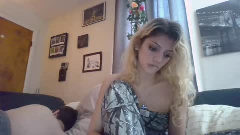 Snapshot of lilvioletxxx chatting on 07.12.26 Little Violet online show from 07.12.26
