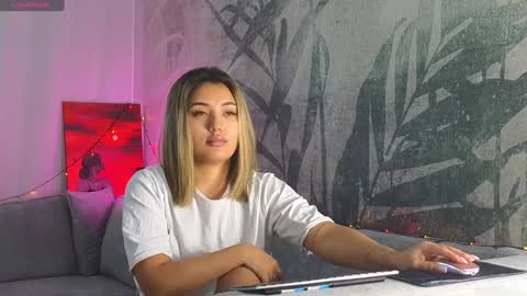 Lily online show from 01.01.25