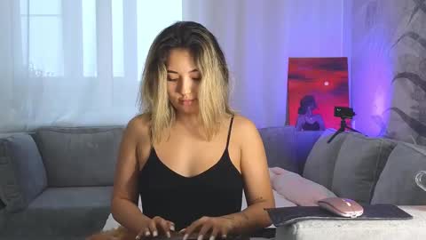 Lily online show from 02.13.25