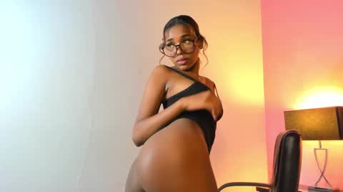 Lily Miiller online show from 02.01.25