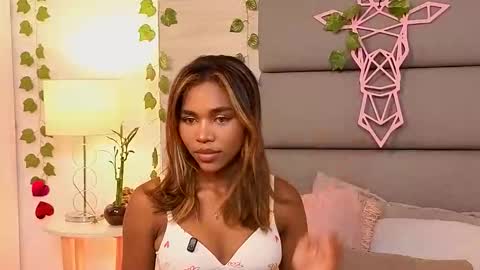 Lily Miiller online show from 10.05.25