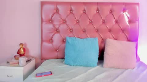 Snapshot of lily_rose0 chatting on 04.08.26 lily_rose0 online show from 04.08.26