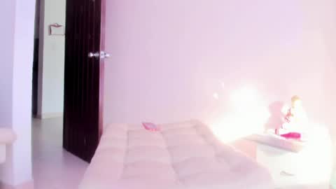 Snapshot of lily_rose0 chatting on 04.11.26 lily_rose0 online show from 04.11.26