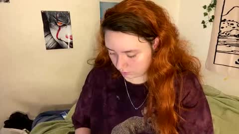 Snapshot of lily_shamy chatting on 12.22.24 Alice online show from 12.22.24