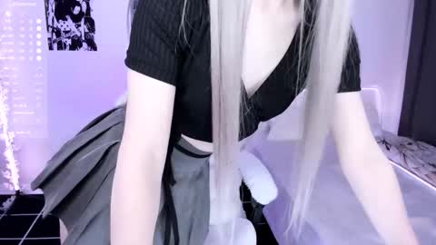 Snapshot of lily_weep chatting on 11.24.25 Lily online show from 11.24.25