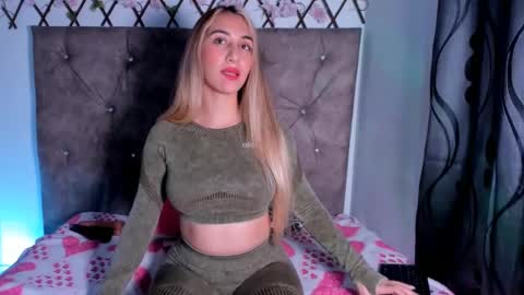 Snapshot of lilyandersons chatting on 02.12.25 Lily online show from 02.12.25