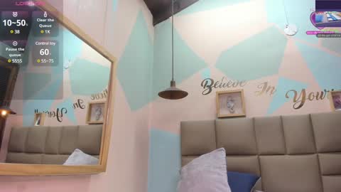 Snapshot of lilybaudyn_ chatting on 01.27.25 Lily online show from 01.27.25