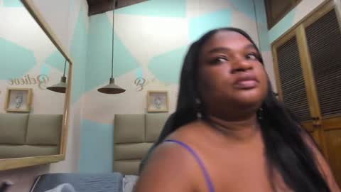 Snapshot of lilybaudyn_ chatting on 02.06.25 Lily online show from 02.06.25