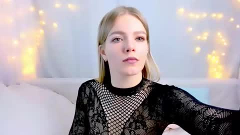 lilydavisss online show from 02.11.26