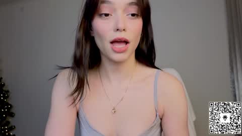 Snapshot of lilyewing_ chatting on 01.12.25 Lily online show from 01.12.25