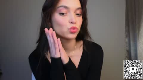 Snapshot of lilyewing_ chatting on 01.20.25 Lily online show from 01.20.25