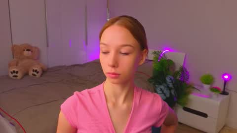 Snapshot of lilylisy chatting on 11.17.25 lilylisy online show from 11.17.25