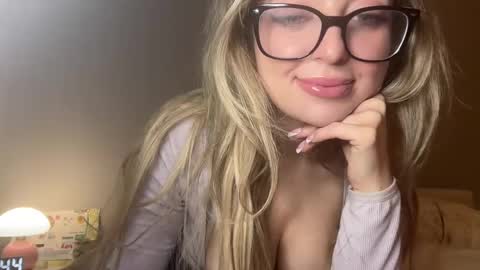 LilyMae online show from 01.11.25