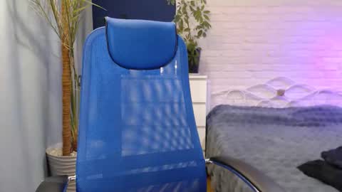 Lily online show from 09.25.25