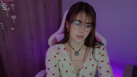 Snapshot of lilyrouse_ chatting on 02.08.26 lily help me to collect more cosplay online show from 02.08.26