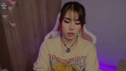 Snapshot of lilyrouse_ chatting on 02.11.26 lily help me to collect more cosplay online show from 02.11.26