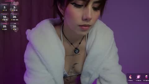 Snapshot of lilyrouse_ chatting on 03.12.26 lily help me to collect more cosplay online show from 03.12.26