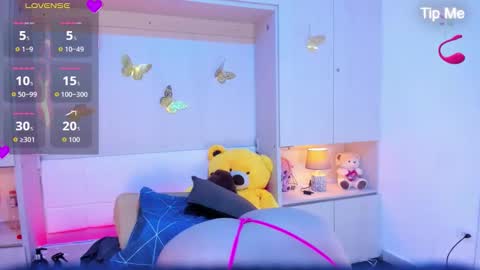 Snapshot of lilywhitee1 chatting on 02.12.26 lilywhitee1 online show from 02.12.26