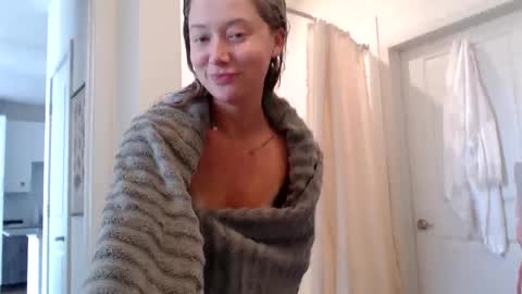 Lily Monroe online show from 10.05.25