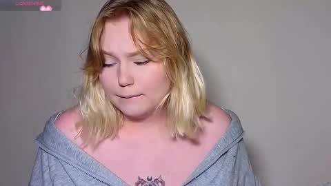 Snapshot of lime_cat chatting on 09.20.25 lime cat online show from 09.20.25