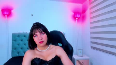  Lina Bedoya  online show from 01.16.25