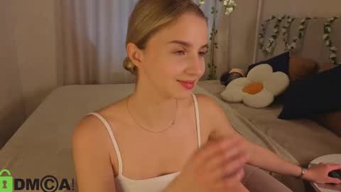 Snapshot of lina_reeds chatting on 06.04.26 LINA online show from 06.04.26