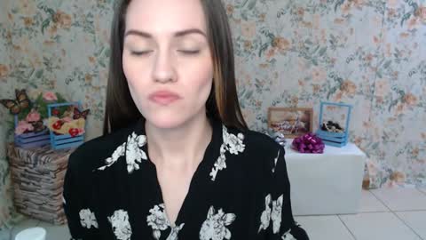 Lina online show from 02.04.25