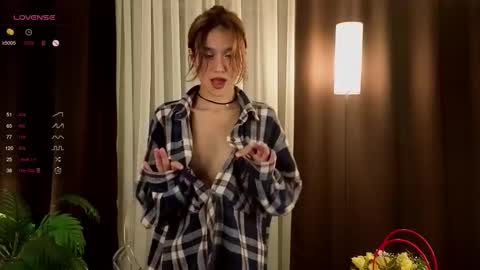 Snapshot of linaage chatting on 10.17.25 Lina online show from 10.17.25