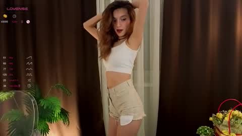 Snapshot of linaage chatting on 10.19.25 Lina online show from 10.19.25