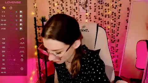 Snapshot of linablossom chatting on 06.16.26 Lina online show from 06.16.26
