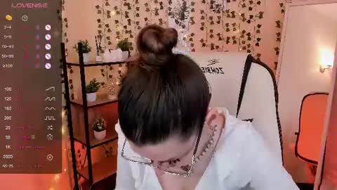 Snapshot of linablossom chatting on 06.19.26 Lina online show from 06.19.26