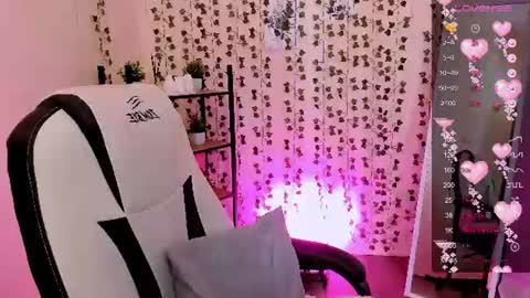 Snapshot of linablossom chatting on 06.30.26 Lina online show from 06.30.26